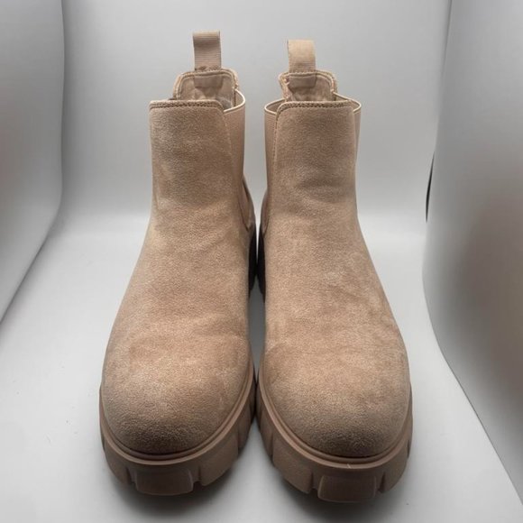 CUSHIONAIRE Women's Heeled slip on Chelsea boot Size 9M Taupe - Picture 2 of 5